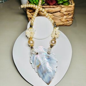 Vintage Beautiful Mother of Pearl Carved Leaf pendant necklace